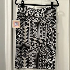 NWT LuLaRoe Cassie Pencil Skirt. Black and White Aztec-like pattern, Size L